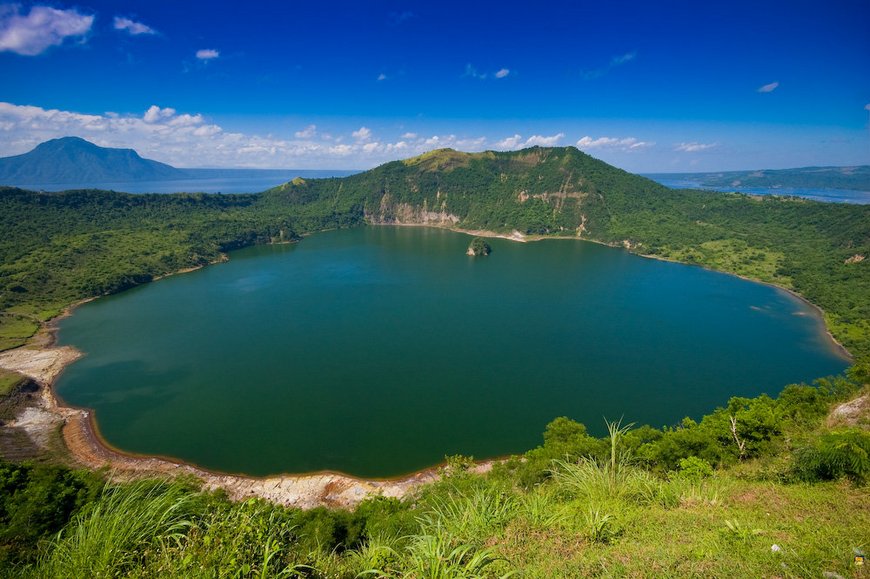 Drone Video Showing The Massive Size of Lonar Lake